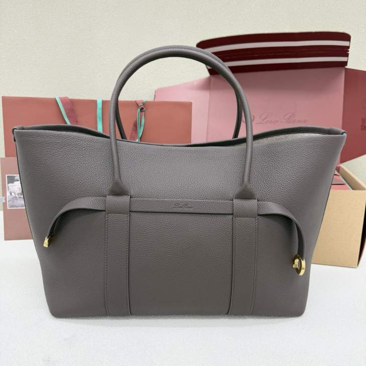 Picture of Loro Piana Handbags _SKUfw232847451fw